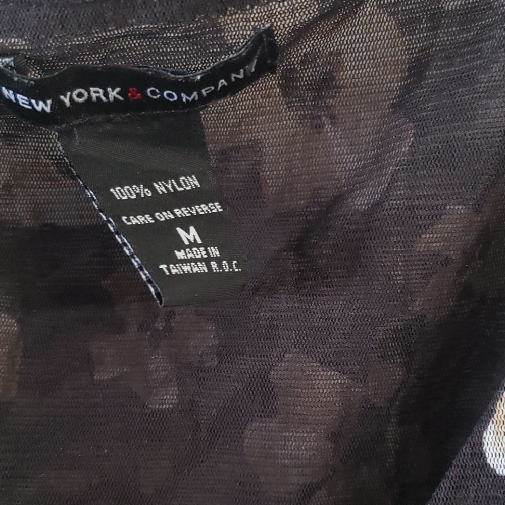 NEW YORK & COMPANY SLEEVELESS TOP - Picture 3 of 6